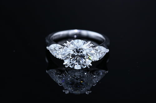 Three Stone Classic Three Stone Engagement Ring Round, Pear Side Stones