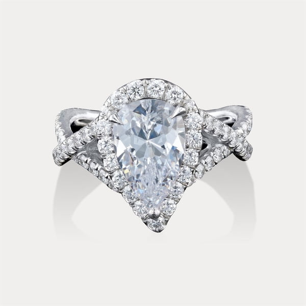 Pear Halo Crossover Pavé