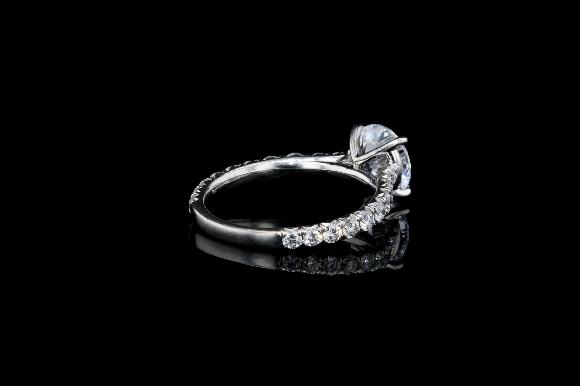 Pavé diamond solitaire wedding ring set