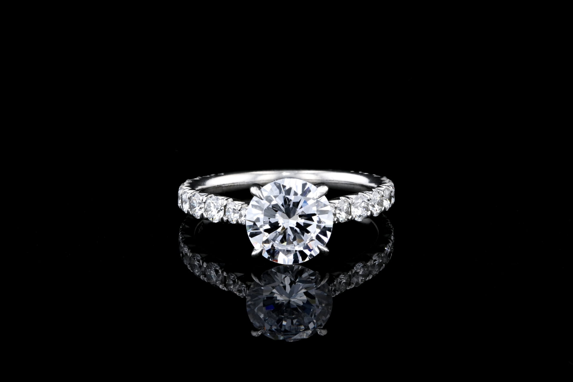 Pavé diamond solitaire wedding ring set