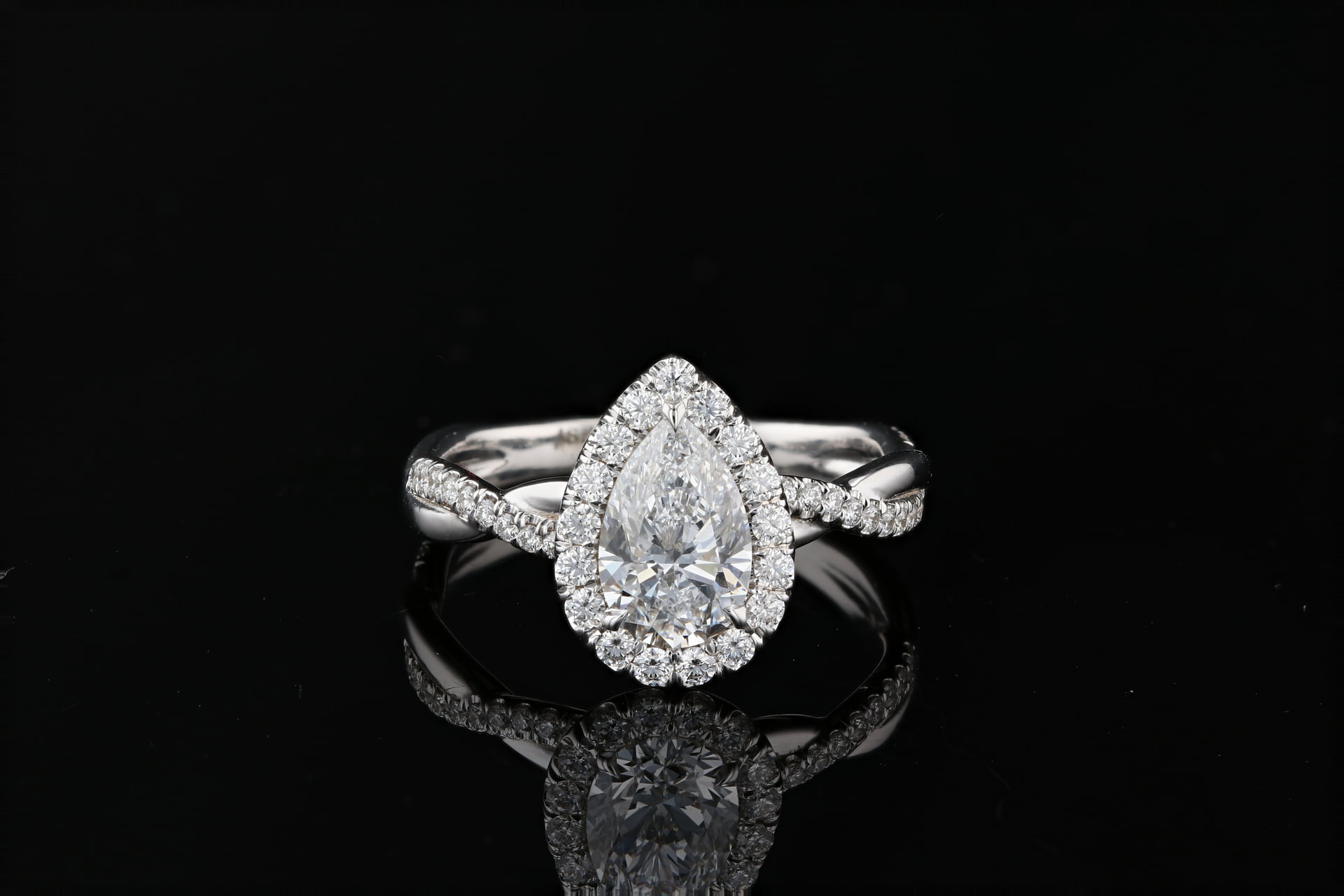 Classic Halo Diamond Engagement Ring ｜Best Engagement Ring Designers –  victorfinejewelry