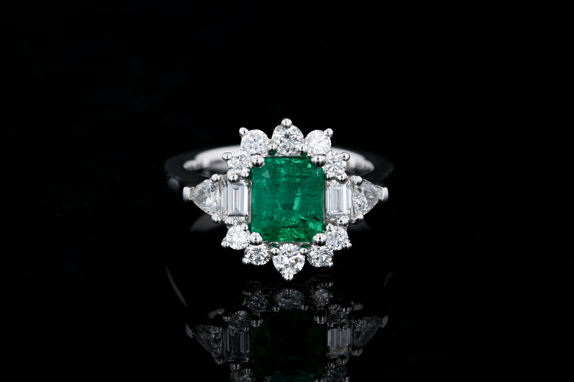 6.12tcw Emerald with Diamonds in 18K White Gold Cocktail Ring – NOVALO