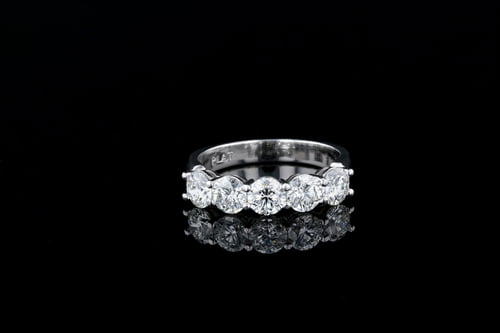 5 Rounds - Shared Prong Diamond Set