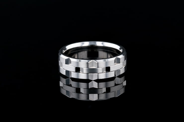 7.5mm Wide Solid Beveled Link Band