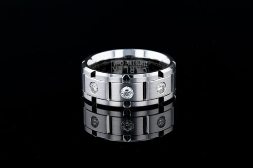 Men's Round Bezel Set Diamond, Beveled Link Band