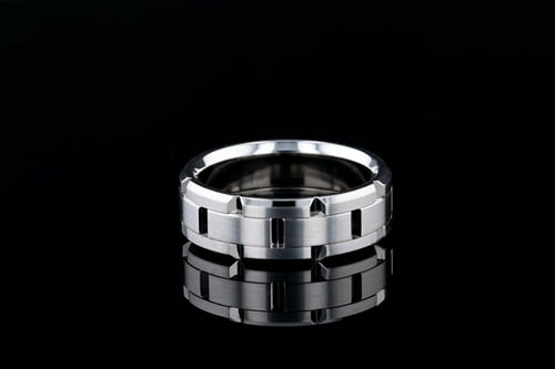 Men's Wide Center, Thin Beveled Edge Link Band