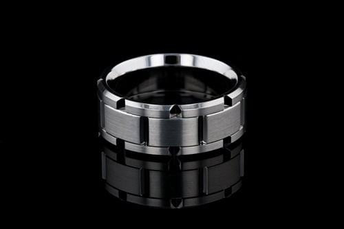 Men's 9mm Wide Solid Beveled Link Band