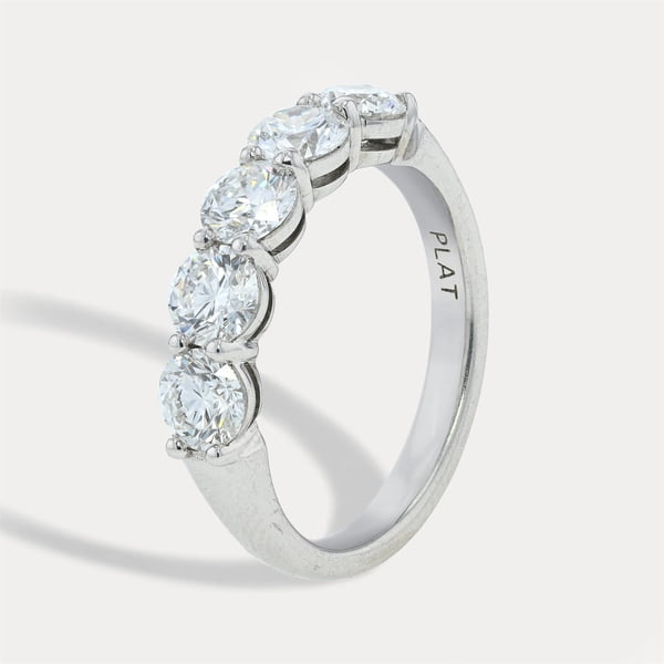 Three-Stone Graduated Diamond Band